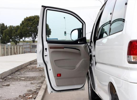 菱智 2018款 M5 1.6L 7座舒适型 车厢座椅   前门板