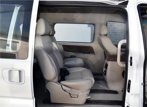 菱智 2018款 M5 1.6L 7座豪华型 车厢座椅   后排空间
