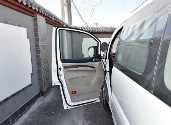 菱智 2018款 M5 1.6L 7座豪华型 车厢座椅   前门板