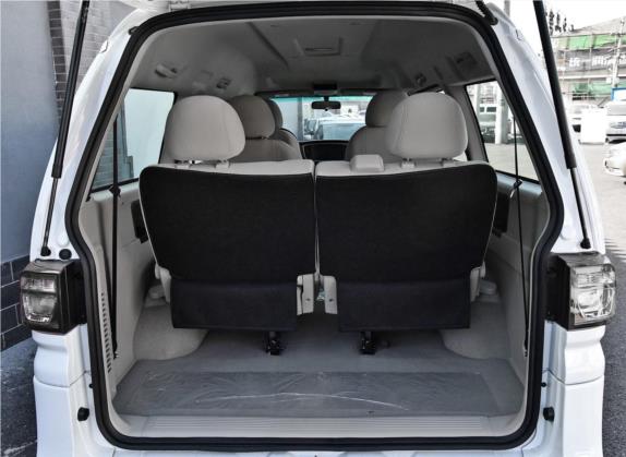 菱智 2018款 M5L 1.6L 7座舒适型 车厢座椅   后备厢