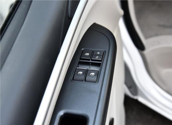 菱智 2018款 M5L 1.6L 7座舒适型 车厢座椅   门窗控制