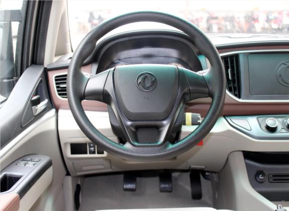 菱智 2018款 M5L 1.6L 9座舒适型 中控类   驾驶位