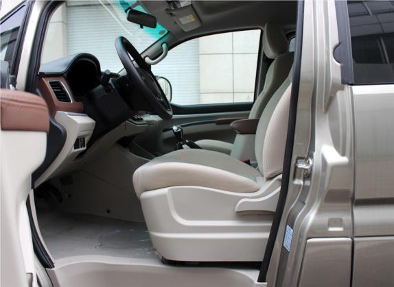 菱智 2018款 M5L 1.6L 9座舒适型 车厢座椅   前排空间