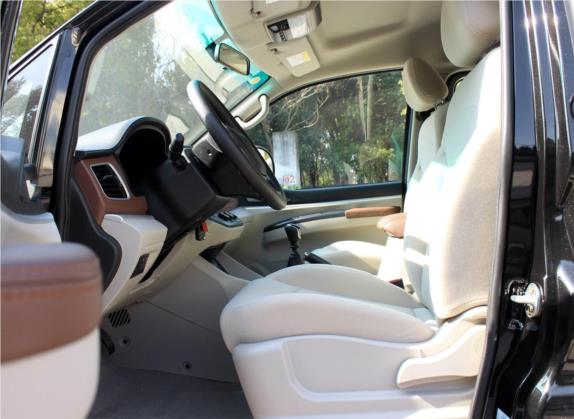 菱智 2018款 M5L 2.0L 9座舒适型 车厢座椅   前排空间