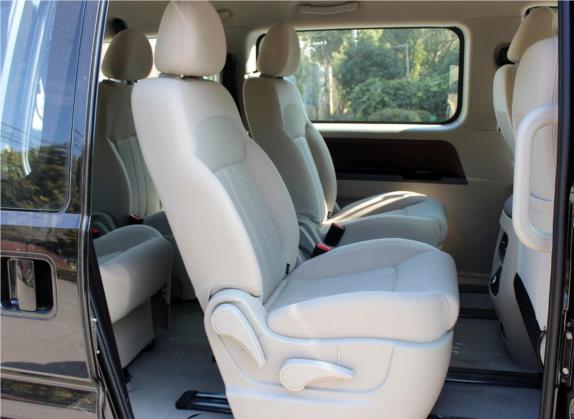 菱智 2018款 M5L 2.0L 9座舒适型 车厢座椅   后排空间