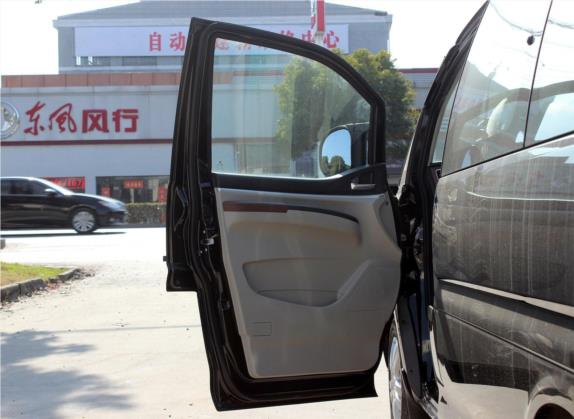 菱智 2018款 M5L 2.0L 9座舒适型 车厢座椅   前门板