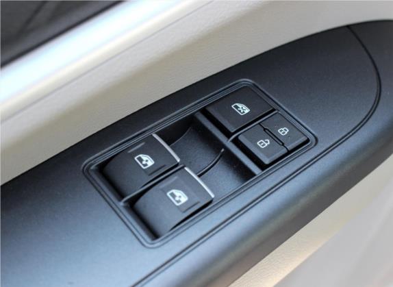 菱智 2018款 M5L 2.0L 9座舒适型 车厢座椅   门窗控制