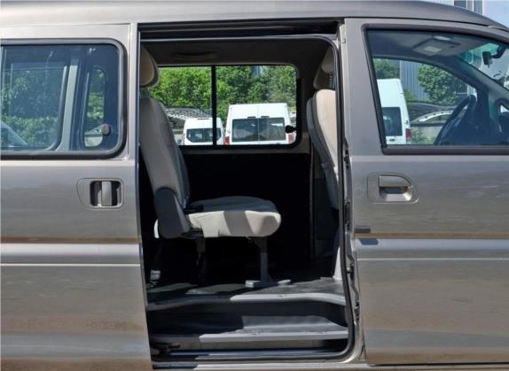 菱智 2019款 M3L 2.0L 7座标准型 车厢座椅   后排空间