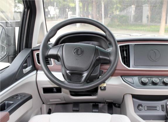 菱智 2019款 M5L 2.0L 7座舒适型 中控类   驾驶位