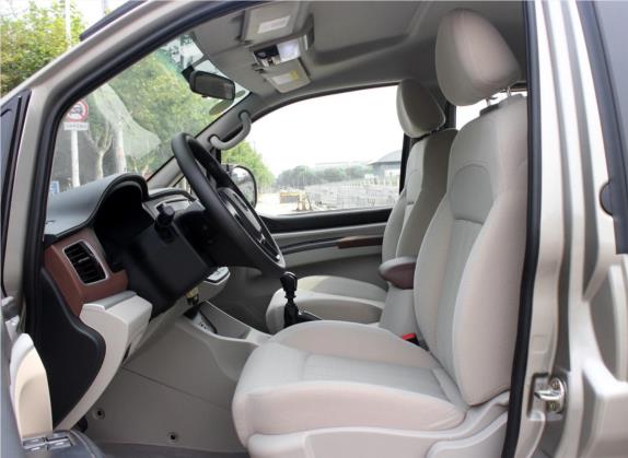 菱智 2019款 M5L 2.0L 7座舒适型 车厢座椅   前排空间