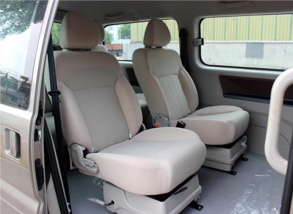 菱智 2019款 M5L 2.0L 7座舒适型 车厢座椅   后排空间