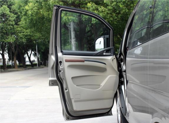 菱智 2019款 M5L 2.0L 7座舒适型 车厢座椅   前门板