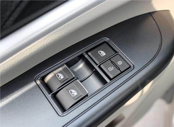 菱智 2019款 M5L 2.0L 7座舒适型 车厢座椅   门窗控制