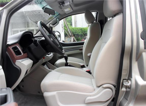 菱智 2019款 M5L 2.0L 9座舒适型 车厢座椅   前排空间