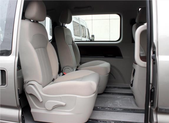 菱智 2019款 M5L 2.0L 9座舒适型 车厢座椅   后排空间