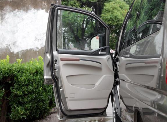 菱智 2019款 M5L 2.0L 9座舒适型 车厢座椅   前门板