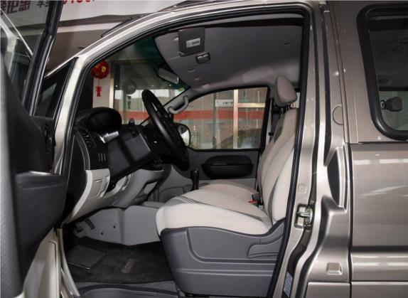 菱智 2019款 M3L 1.6L 7座标准型 车厢座椅   前排空间