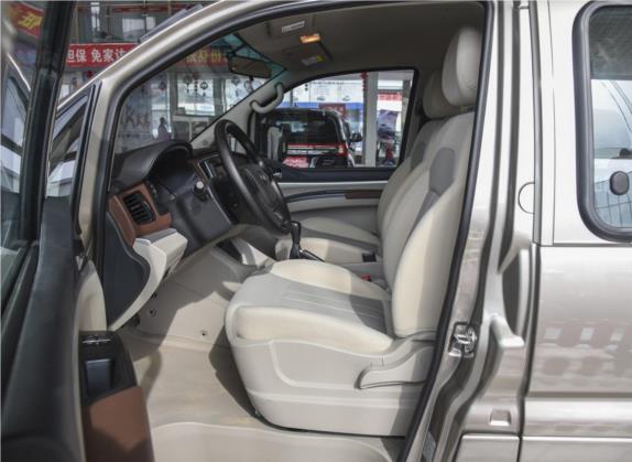菱智 2019款 M5 1.6L 7座基本型 国VI 车厢座椅   前排空间