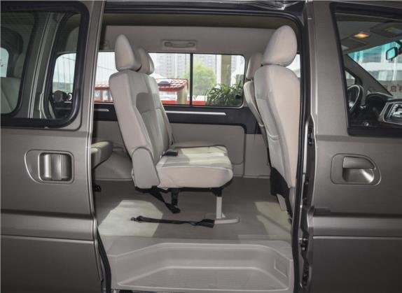 菱智 2019款 M5 1.6L 7座基本型 国VI 车厢座椅   后排空间