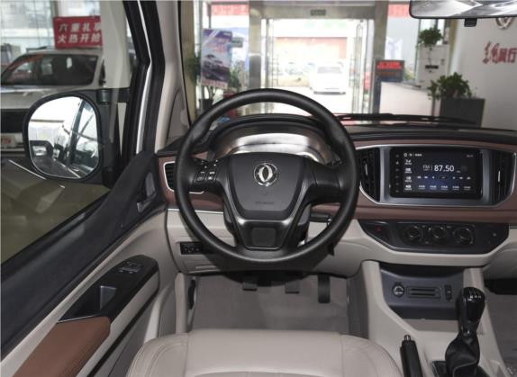 菱智 2019款 M5 1.6L 7座豪华型 国VI 中控类   驾驶位