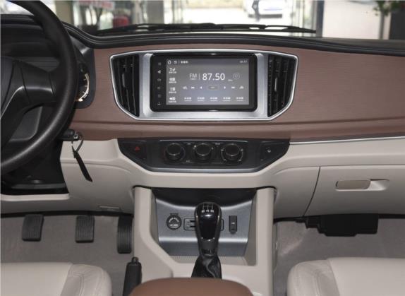 菱智 2019款 M5 1.6L 7座豪华型 国VI 中控类   中控台