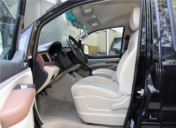 菱智 2019款 M5L 1.6L 7座标准型 国VI 车厢座椅   前排空间