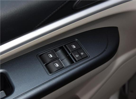 菱智 2019款 M5L 1.6L 7座标准型 国VI 车厢座椅   门窗控制