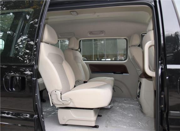 菱智 2019款 M5L 1.6L 7座舒适型 国VI 车厢座椅   后排空间