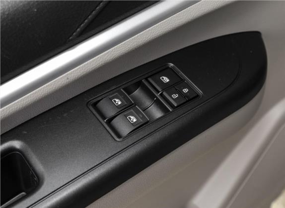 菱智 2019款 M5 1.6L 特供版 6座 车厢座椅   门窗控制