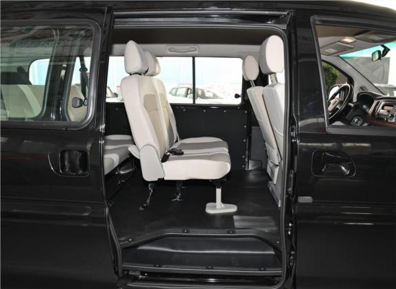 菱智 2019款 M5L 1.6L 7座特供型 国VI 车厢座椅   后排空间