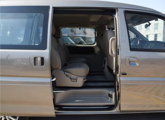 菱智 2020款 M5L 1.6L 豪华型 7座 车厢座椅   后排空间