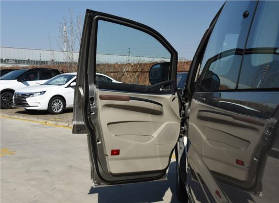 菱智 2020款 M5L 1.6L 豪华型 7座 车厢座椅   前门板
