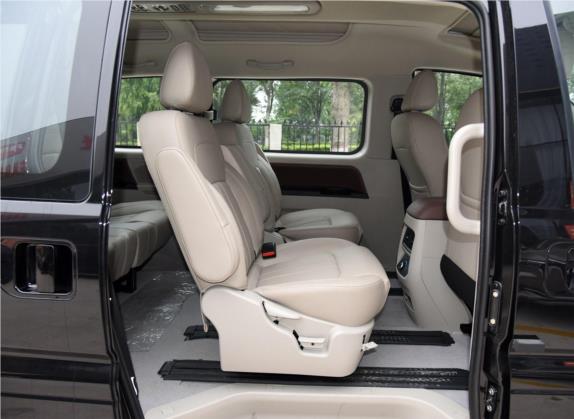 菱智 2020款 M5 1.6L 豪华型 7座 车厢座椅   后排空间