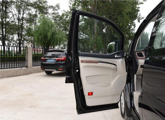 菱智 2020款 M5 1.6L 豪华型 7座 车厢座椅   前门板