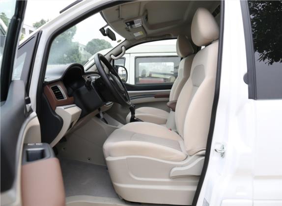 菱智 2020款 M5L 1.6L 舒适型 7座 车厢座椅   前排空间