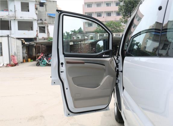 菱智 2020款 M5L 1.6L 舒适型 7座 车厢座椅   前门板