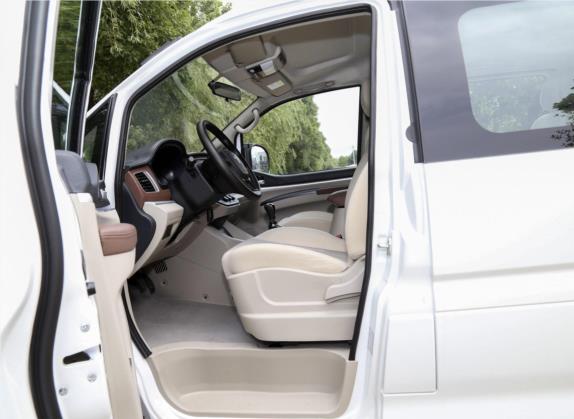 菱智 2020款 M5L 1.6L 舒适型 9座 车厢座椅   前排空间