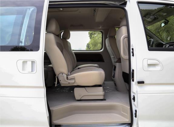 菱智 2020款 M5L 1.6L 舒适型 9座 车厢座椅   后排空间
