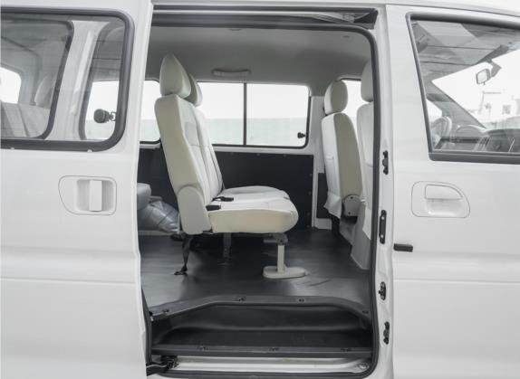 菱智 2020款 M5 1.6L 实用型 车厢座椅   后排空间