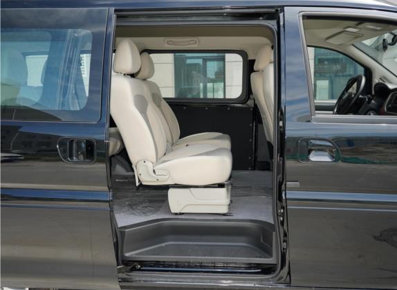菱智 2020款 M5L 1.6L 基本型 7座 车厢座椅   后排空间