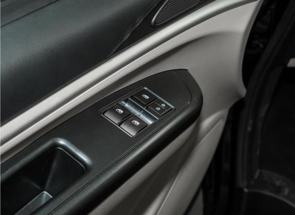 菱智 2020款 M5L 2.0L 基本型 7座 车厢座椅   门窗控制