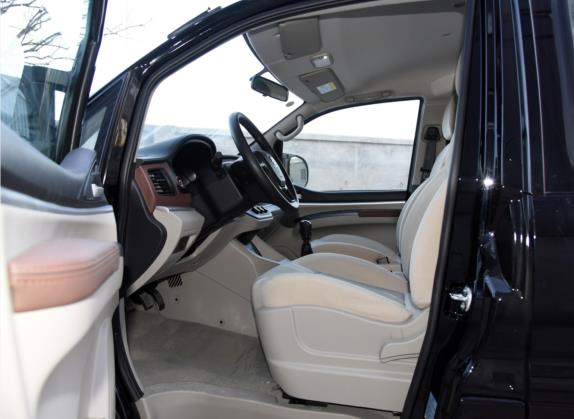 菱智 2020款 M5L 2.0L 基本型 9座 车厢座椅   前排空间