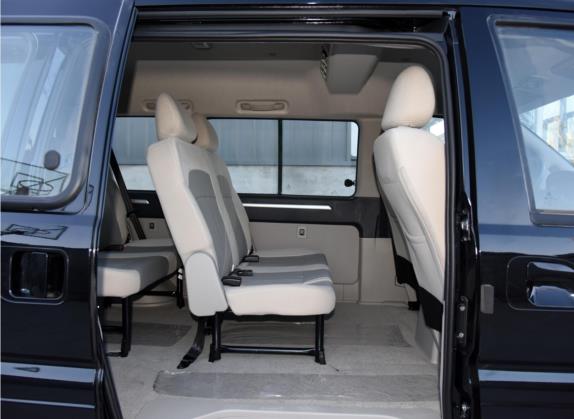 菱智 2020款 M5L 2.0L 基本型 9座 车厢座椅   后排空间