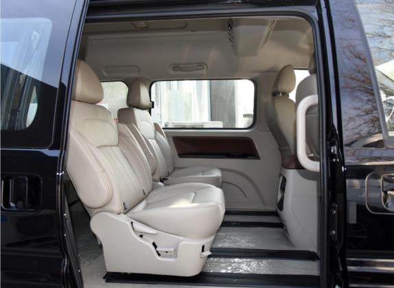 菱智 2020款 M5L 2.0L 豪华型 7座 车厢座椅   后排空间
