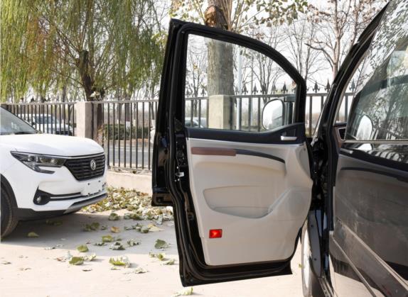 菱智 2020款 M5L 2.0L 豪华型 7座 车厢座椅   前门板