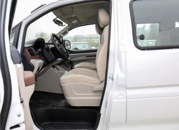 菱智 2021款 M5L 2.0L 实用型 车厢座椅   前排空间