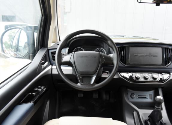 菱智 2022款 M5 1.6L 实用型 7座 中控类   驾驶位
