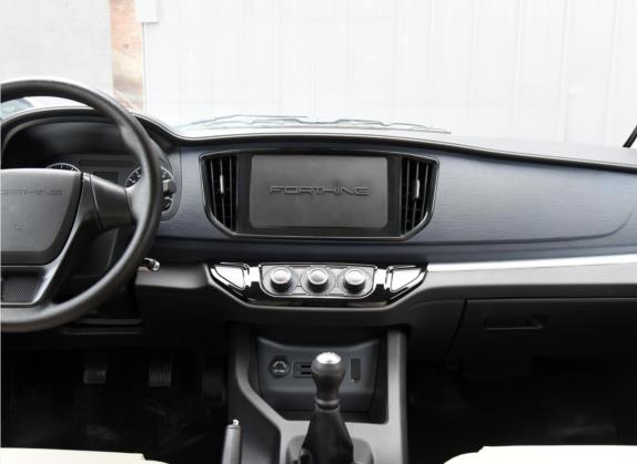 菱智 2022款 M5 1.6L 实用型 7座 中控类   中控台