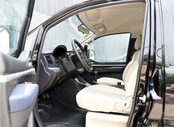菱智 2022款 M5 1.6L 实用型 7座 车厢座椅   前排空间
