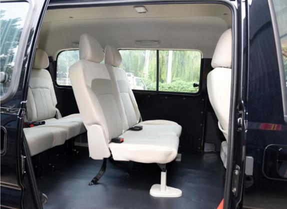 菱智 2022款 M5 1.6L 实用型 7座 车厢座椅   后排空间